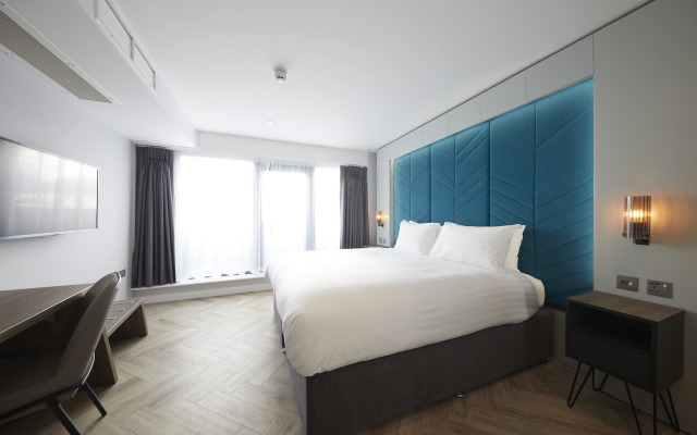 Roomzzz York City