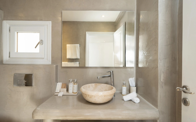 Aqua Luxury Suites