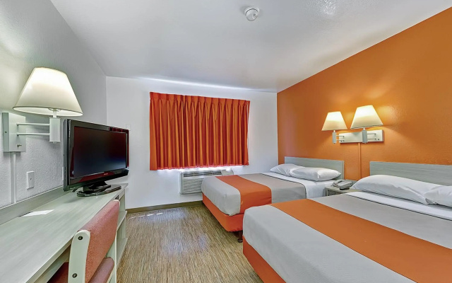 Motel 6 Glenview, IL - Chicago North