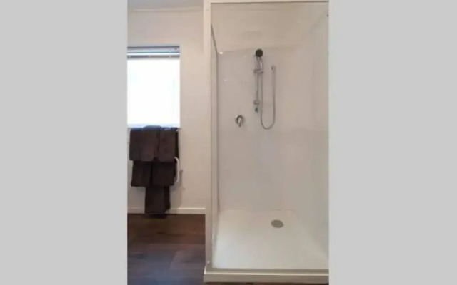 Christchurch City & Country Cottages - Nut Point Cottage