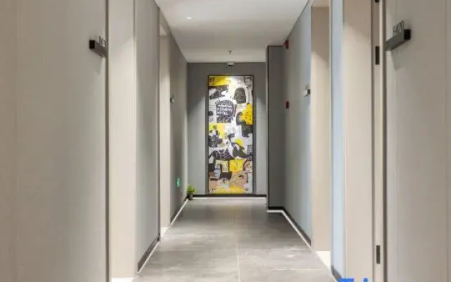 WanYoo Esports Hotel (Shanghai Huanyu City Zhenru Subway Station)