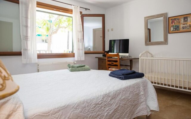3 bedrooms house at Alcudia 50 m away from the beach with furnished terrace and wifi