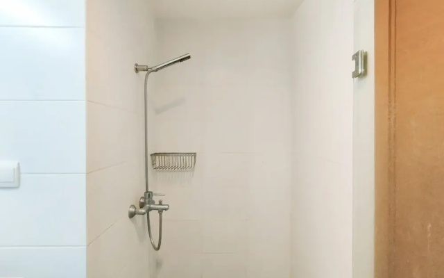 Nice And Comfy Studio At Beverly Dago Apartment