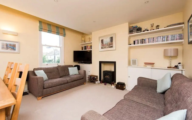 Spacious, Comfortable 2BR Fulham Maisonette