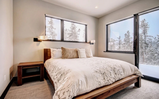 Spruce Ledge 4 Bedrooms 4.5 Bathrooms Townhouse