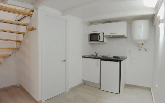 Duplex con cama de 135cm, A/C. WiFi metro Plaza Eiptica