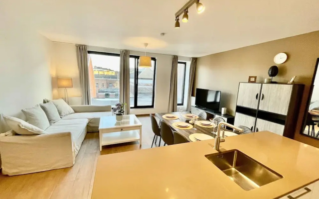 Modern 2BR 1.5 BA Near Diamond District by Oneluxstay