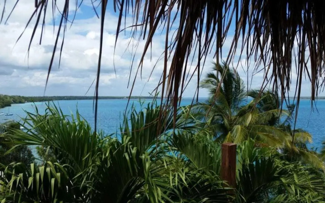 Cabanas k'iin Yéetel Há Bacalar