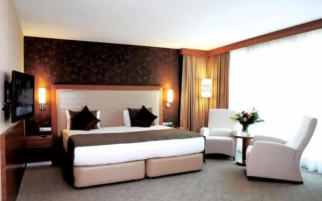 Demora Hotel