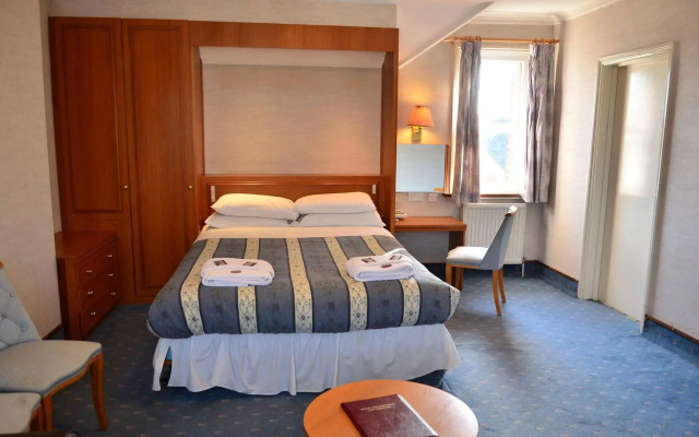 Russell Hotel