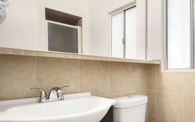 Travelsuites Inn