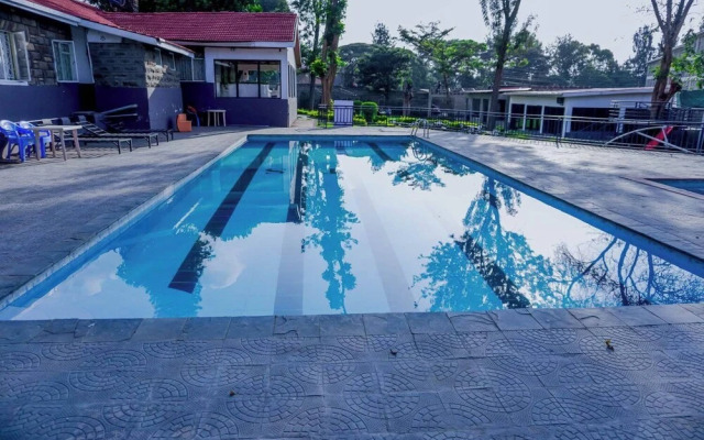 4 Tee's Hotel Rongai