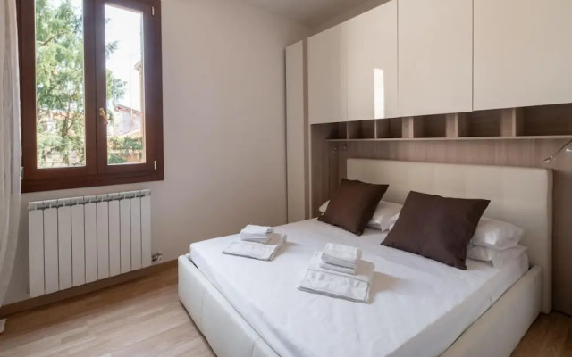 Venice Grand Canal Style Apt 3 by Wonderful Italy