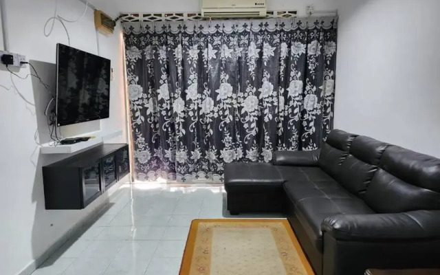 COZY HOME KLIA SEPANG with Aircond and Free Wi-Fi