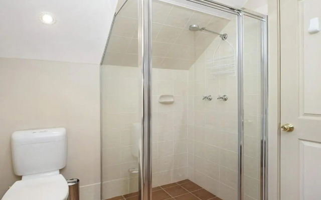 Old Mansfield Loft - gardens, gazebo and getaways