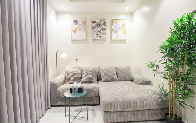 Elite One-Bedroom Apt AlRimal-4