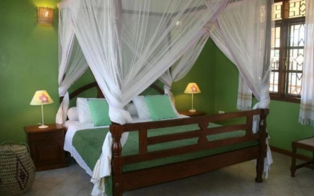 Niro Paradise House-Kusyombunguo Hotels