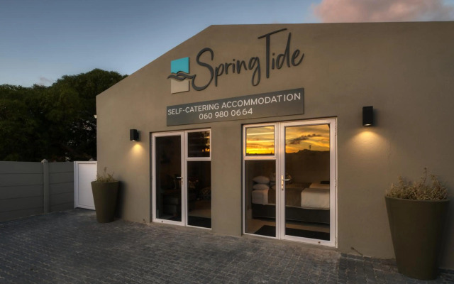 Spring Tide on 28 Main Struisbaai