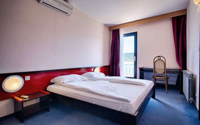 Hotel Issa