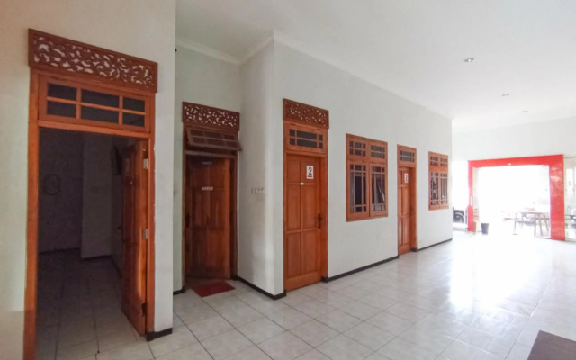 RedDoorz @ Ciliwung Street