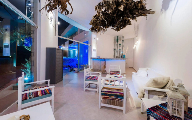 Kouros Home Hotel