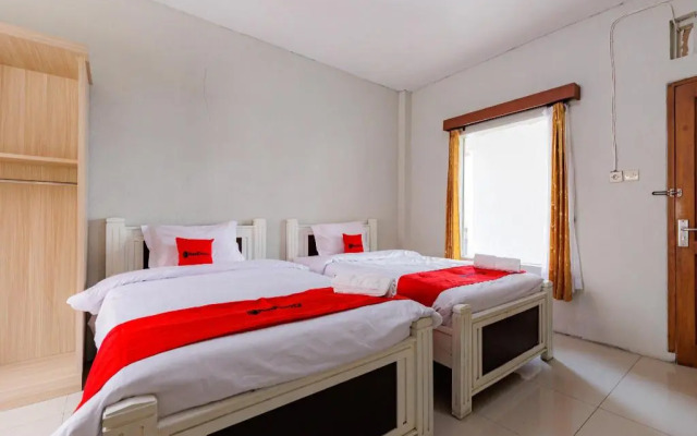 RedDoorz near Taman Rekreasi Selecta