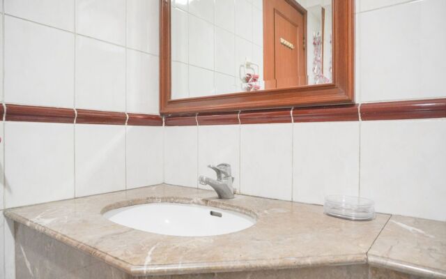 Homey And Cozy Stay 2Br Puri Casablanca Apartment