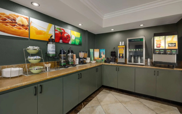 Quality Inn Lake Elsinore I-15