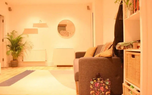 Cosy 1 Bed Basement Flat in Shepherds Bush