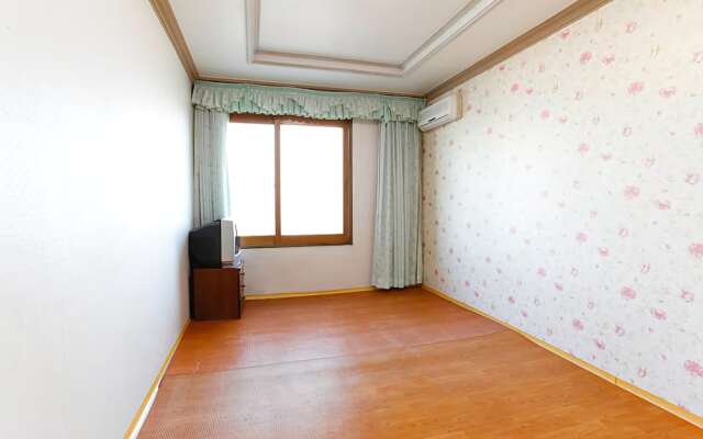 Seokcho Hometown Lodge Pension