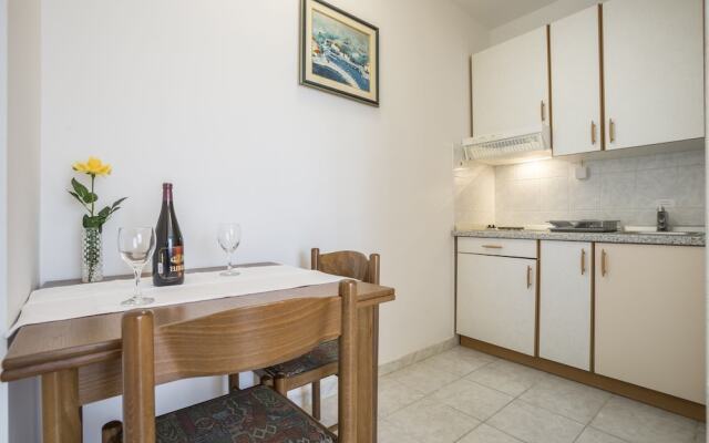 Bol Apartments Gospojica