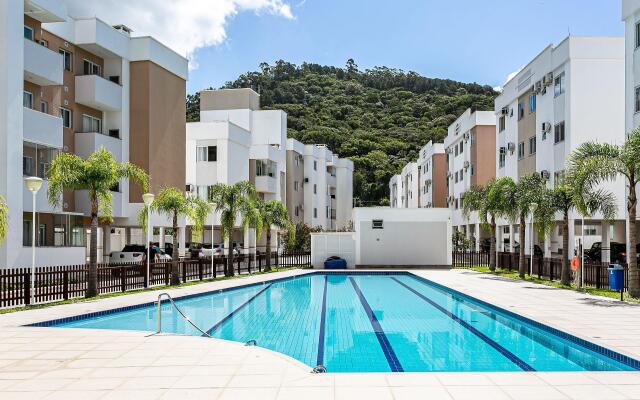 Apto com churrasqueira e sacada RPC306