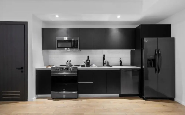 Luxury Studio with City & Bay Views