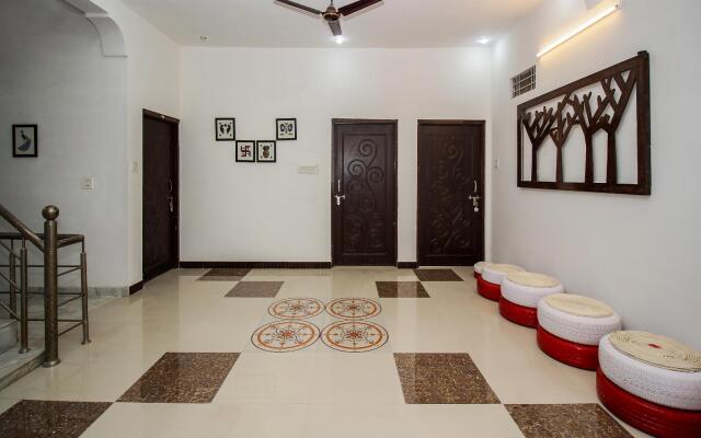 OYO 18272 Hotel Lambodar