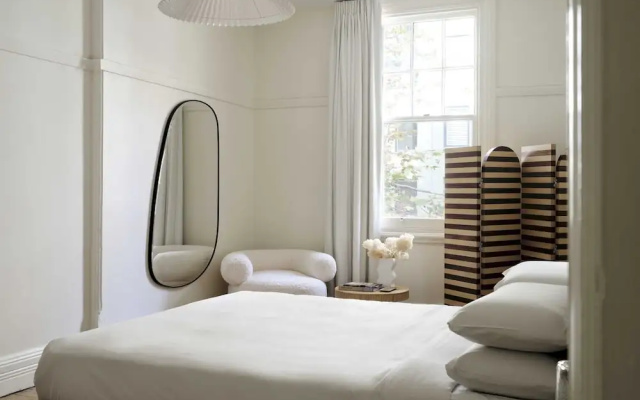Three Rooms Sydney – Guest Rooms – Sydney