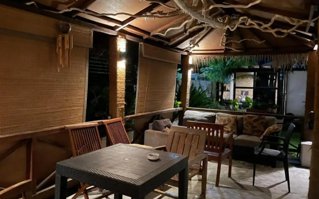 Himeyn Beach Inn - Ocho Homes by Eight Continents