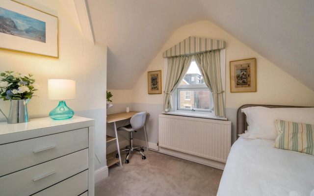 Trent Tops 3-bed penthouse apartment in West Cowes