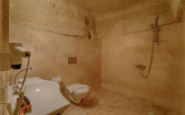 Avlu Cave House