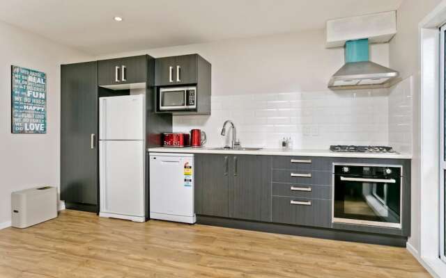 Takapuna Modern Guest house near beach