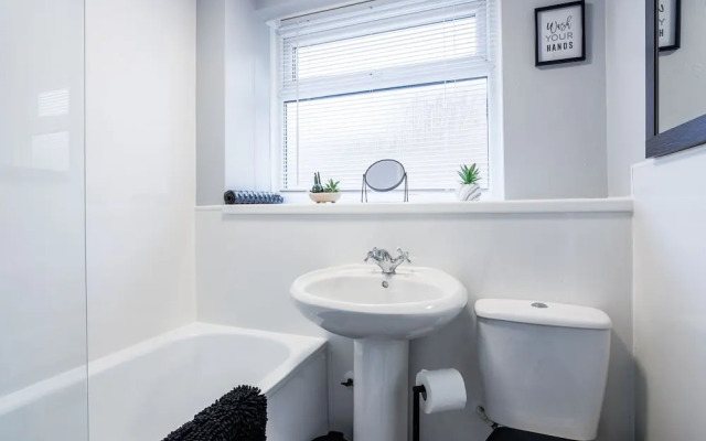 Bedlington - House - Sleeps 3 - Parking - Garden