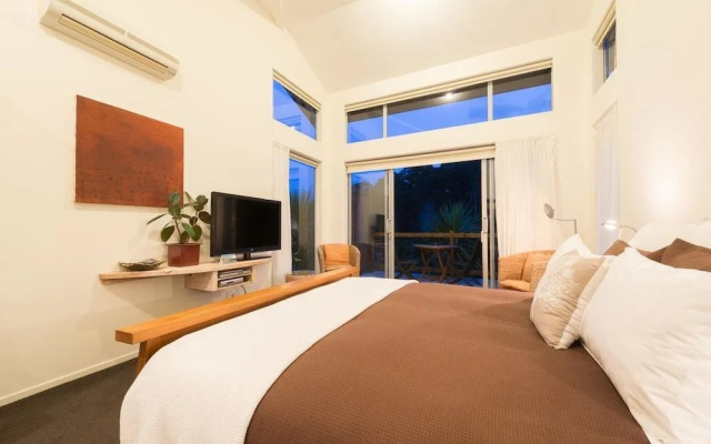 Stone Store Lodge – Guest Rooms – Kerikeri