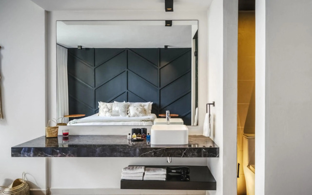 Modern 2BDR with Private Pool, Freestanding Bathtub and Views