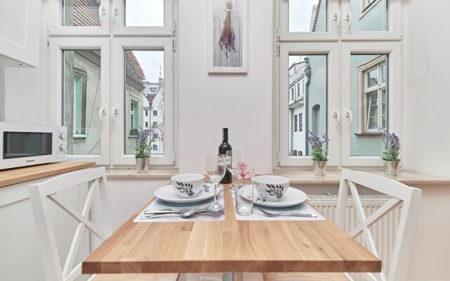 Lavender Apartment Wroclaw By Renters