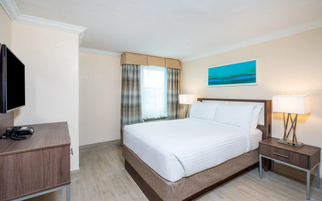 Holiday Inn Express & Suites Nassau, an IHG Hotel