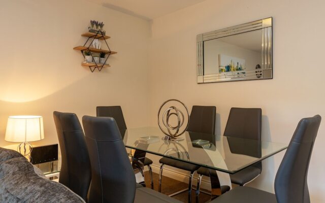 Higher Living - Professional Southampton Apartment