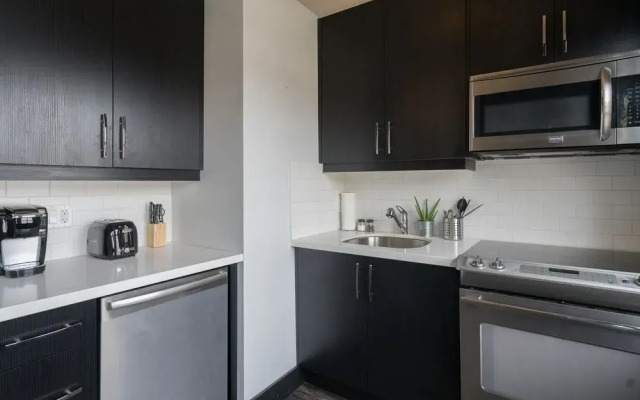 Applewood Suites - Toronto Traveler Loft