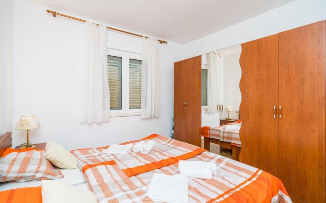 Awesome Apartment in Mlini With Jacuzzi, 3 Bedrooms and Wifi