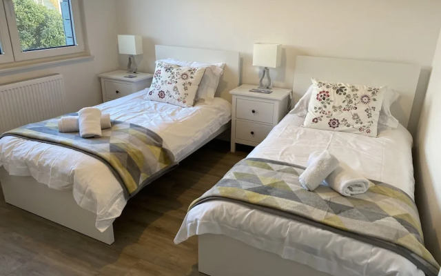 Remarkable 4-bed House in St Minver, Rock