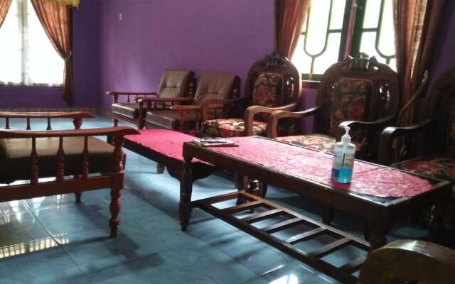 Sutrisno Homestay - Hostel