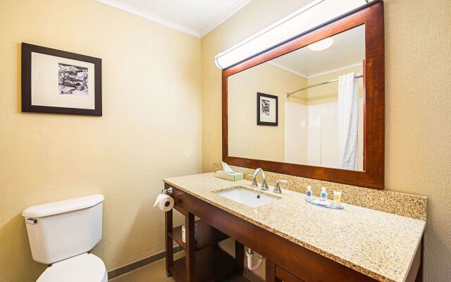 Comfort Inn & Suites Dayton Northwest - Englewood